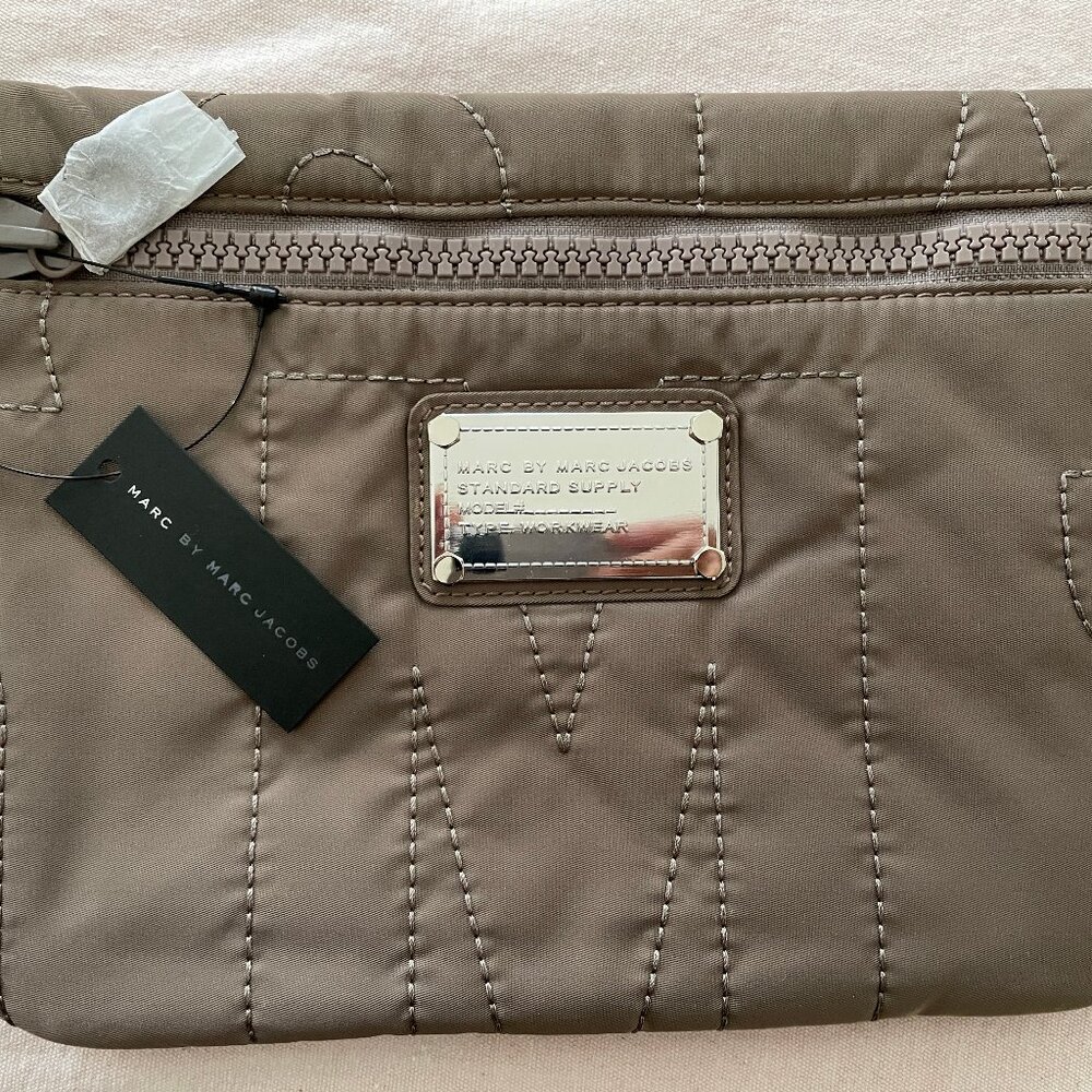 MARC BY MARC JACOBS GREY Taupe PADDED CASE Embroidered LOGO
